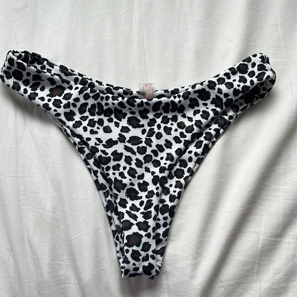 FREE WITH $15 PURCHASE Romwe bikini bottoms size adult small